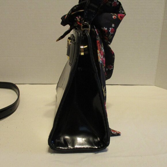 Steve Madden NEW Woman Small Black Red Gold Tone Magnetic Top Strap Bag Purse - Picture 8 of 13